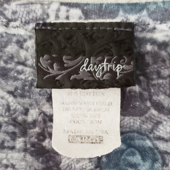 Daytrip Peacock Graphic Short Sleeve Tee - Picture 3 of 4